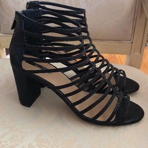 Tahari Sexy Texture Block Heel in Black